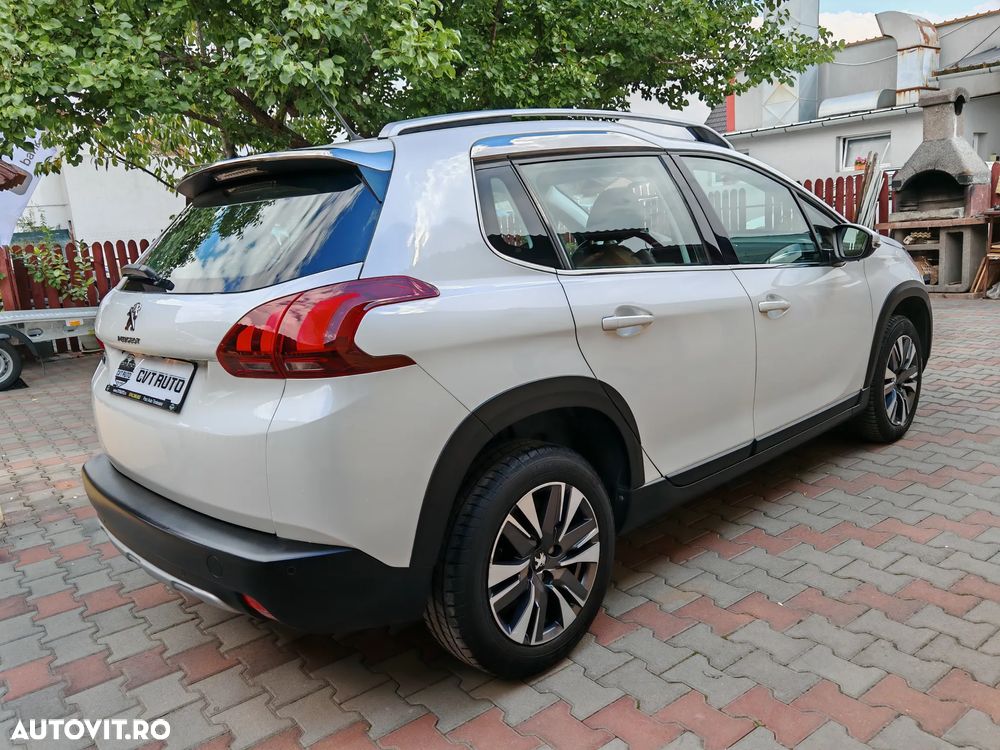 Peugeot 2008 1.2 L PureTech STT Allure - 6
