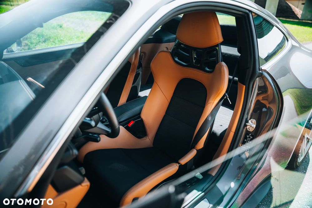 Porsche 911 GT3 Touring - 14