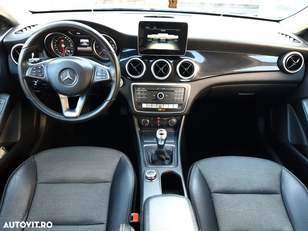 Mercedes-Benz CLA Shooting Brake 180 d - 9