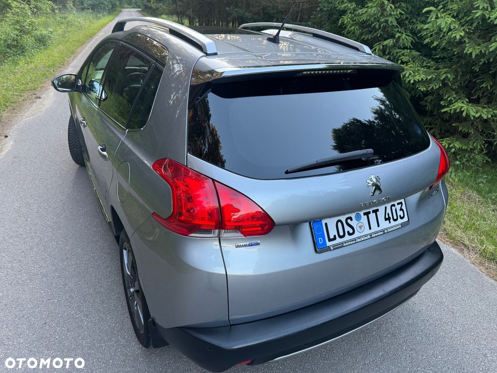 Peugeot 2008 1.6 BlueHDi Allure S&S - 23