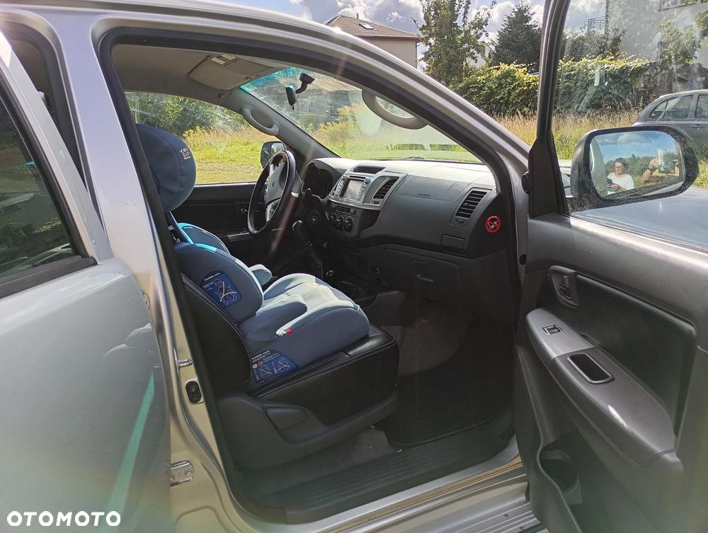 Toyota Hilux 2.5 D-4D DLX - 8