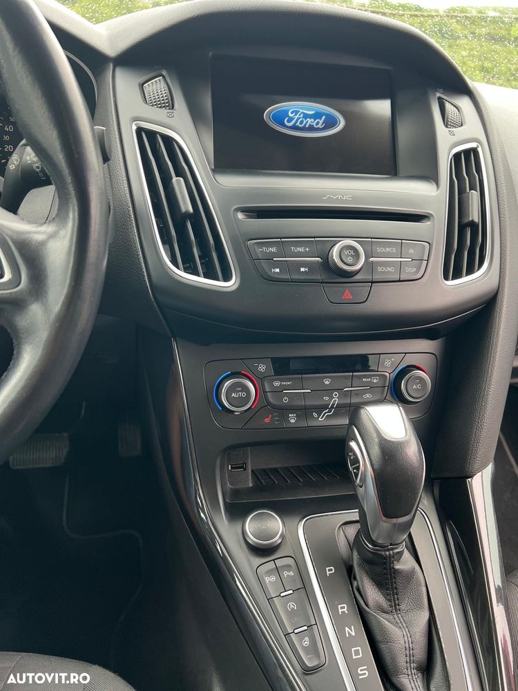 Ford Focus 1.0 EcoBoost Titanium - 11