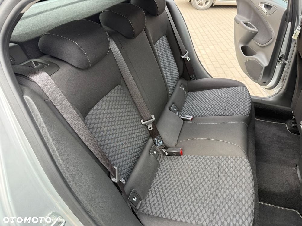 Opel Astra 1.4 T Enjoy S&S - 17
