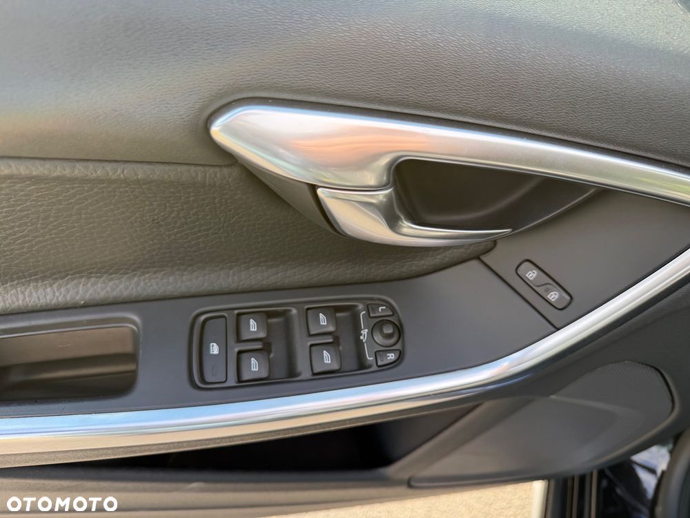 Volvo V60 D3 Geartronic Summum - 31
