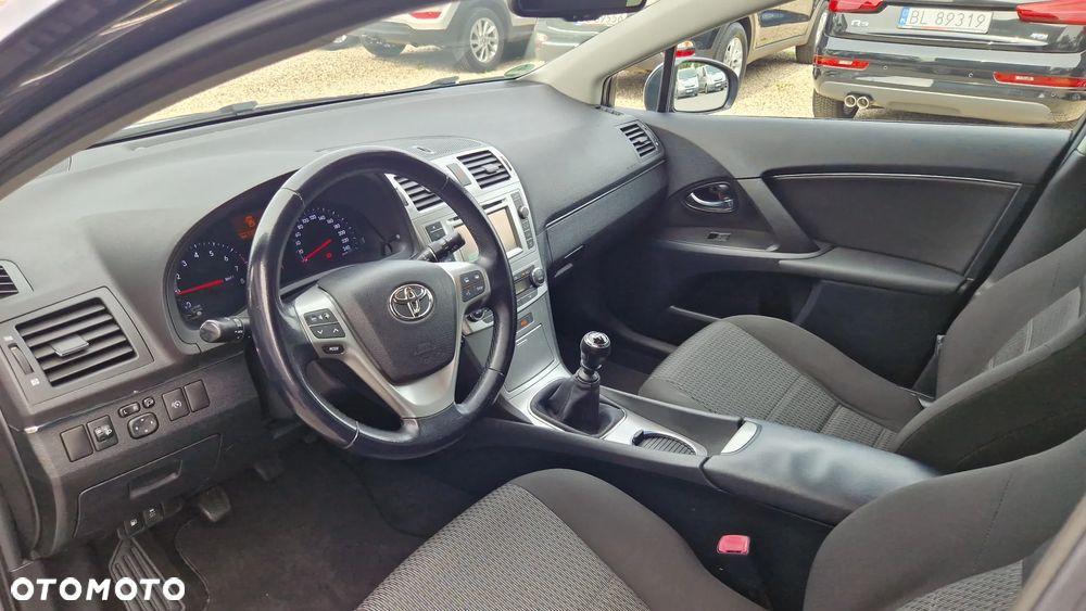 Toyota Avensis Combi 1.8 Executive - 15