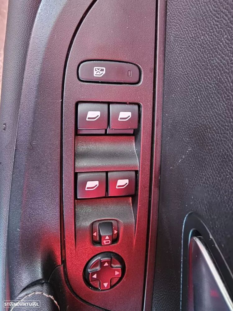 Peugeot e-2008 50 kWh GT Pack - 6