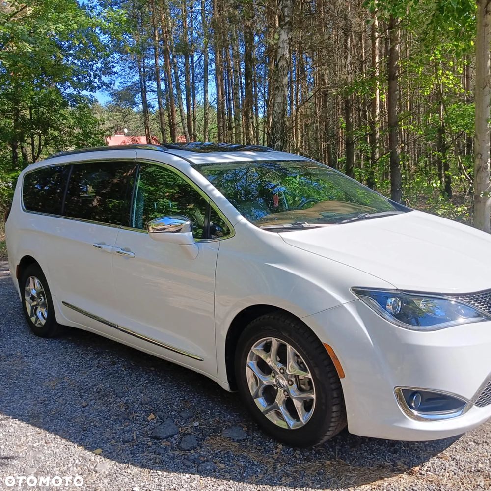 Chrysler Pacifica - 2