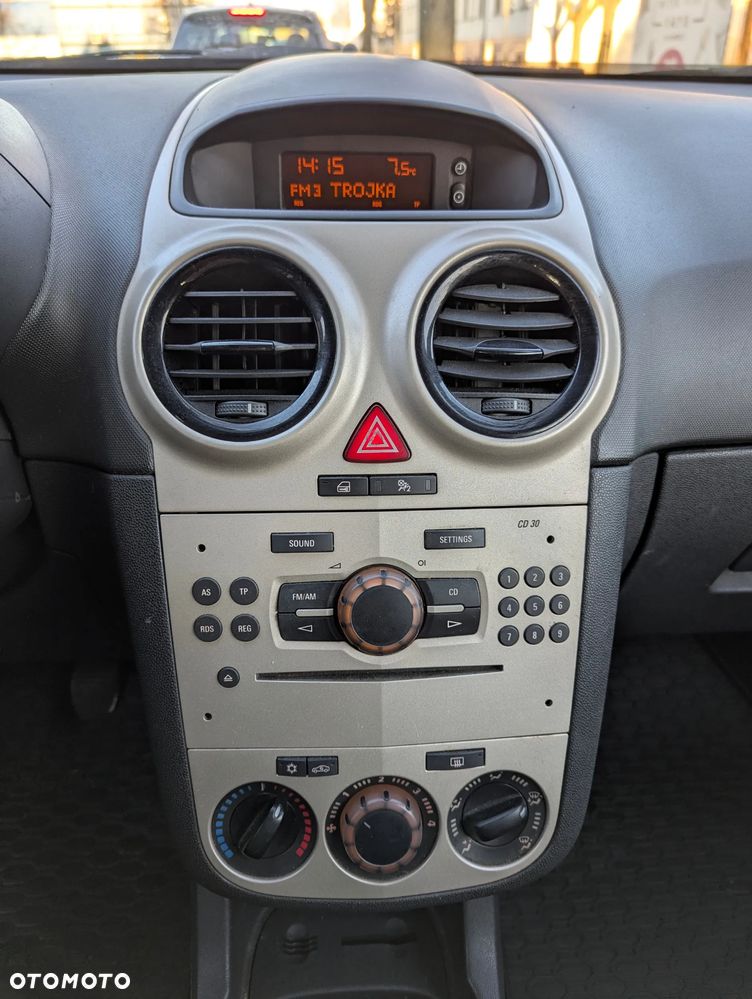 Opel Corsa 1.2 16V Essentia - 10