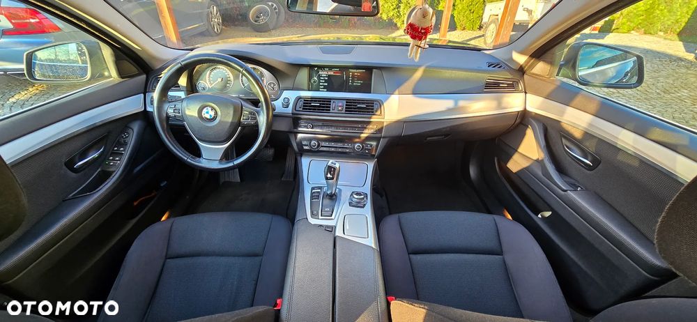 BMW Seria 5 525d - 13