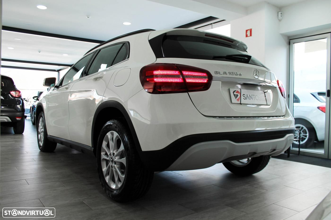 Mercedes-Benz GLA 180 d 7G-DCT - 10