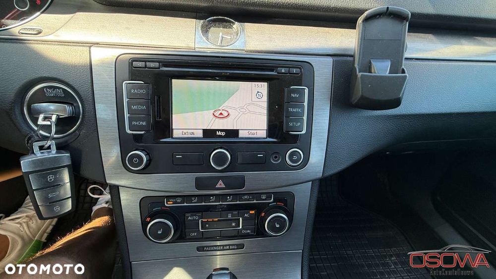 Volkswagen Passat - 25