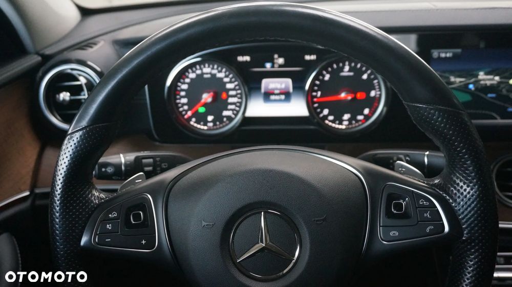 Mercedes-Benz Klasa E 220 d 9G-TRONIC - 15