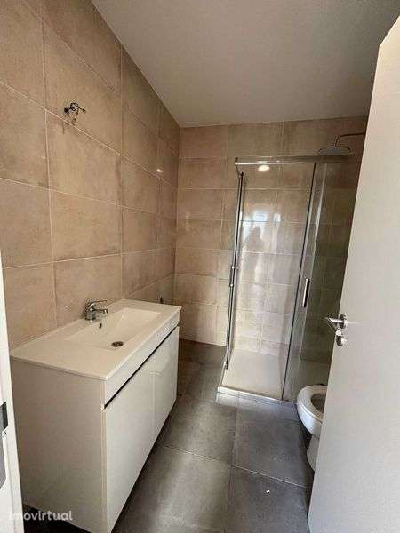 T2 térreo com pátio e parqueamento privado, Pinheiro de Loures, Loures - Grande imagem: 3/11