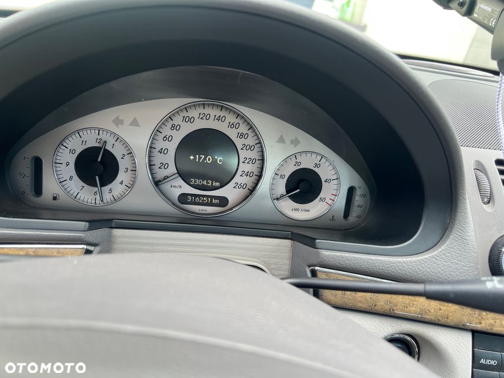 Mercedes-Benz Klasa E 220 CDI Avantgarde DPF - 8
