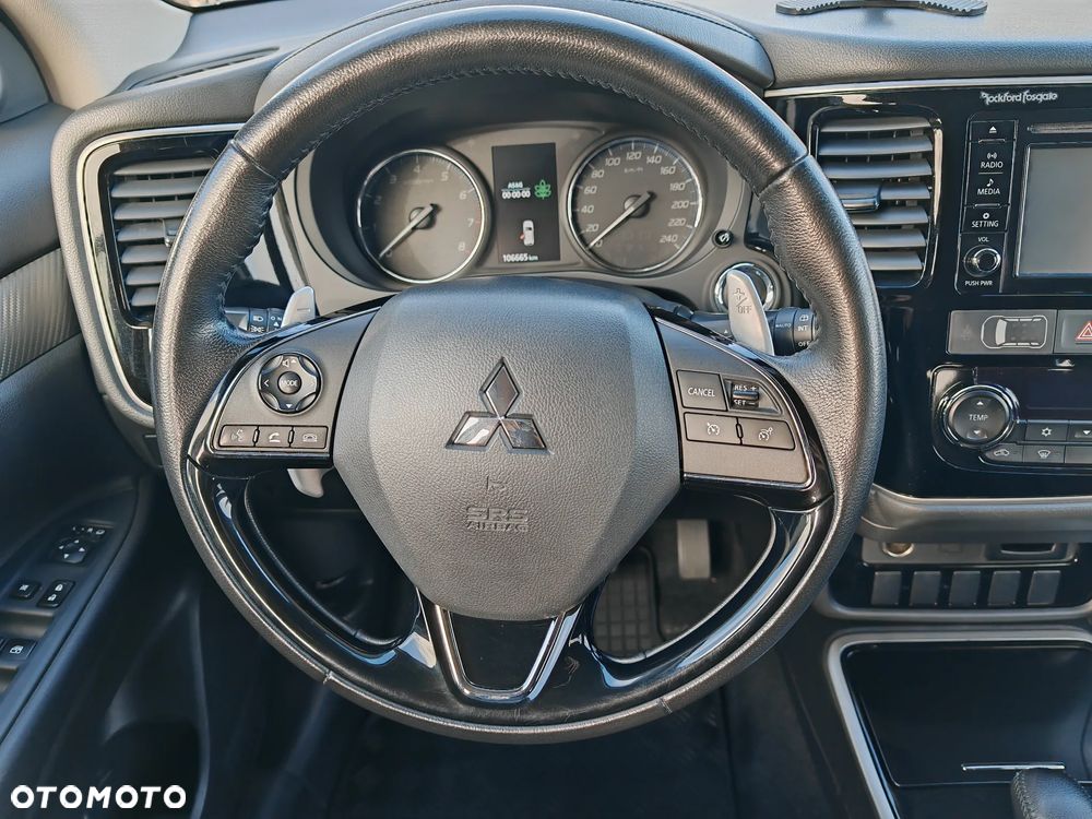 Mitsubishi Outlander 2.0 Instyle + 4WD CVT - 39