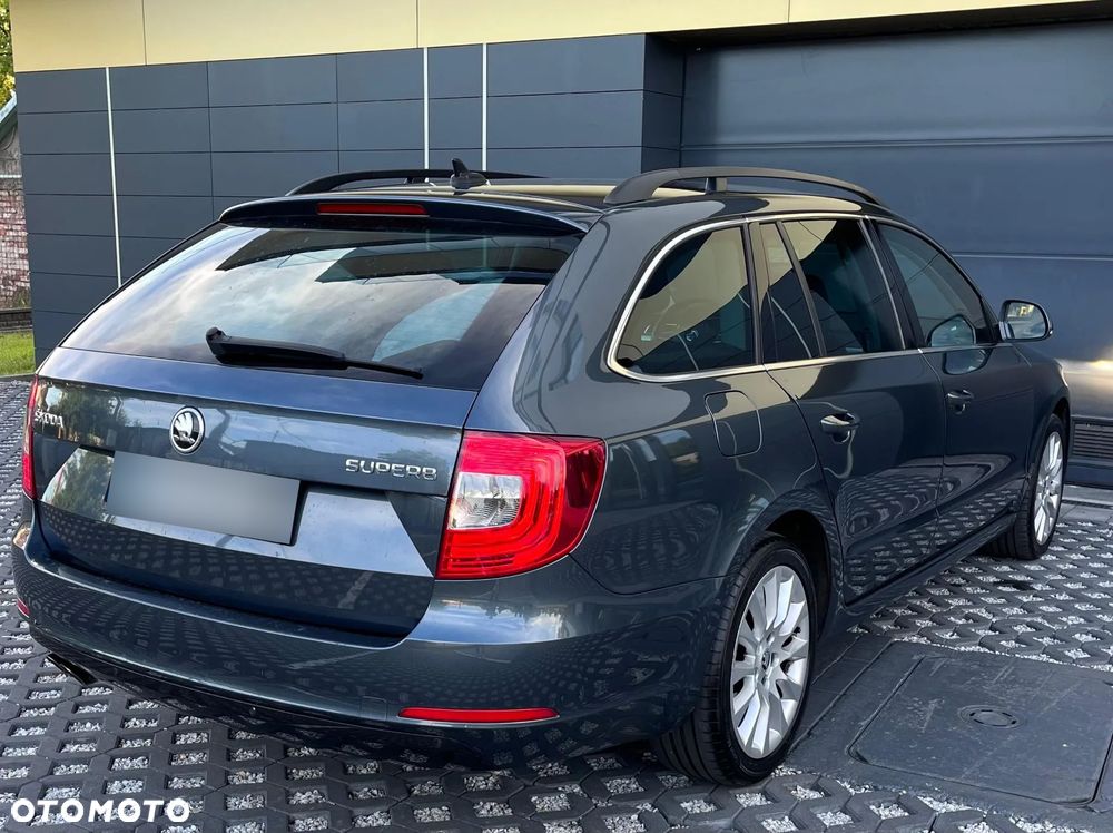 Skoda Superb 2.0 TDI DSG Exclusive - 4