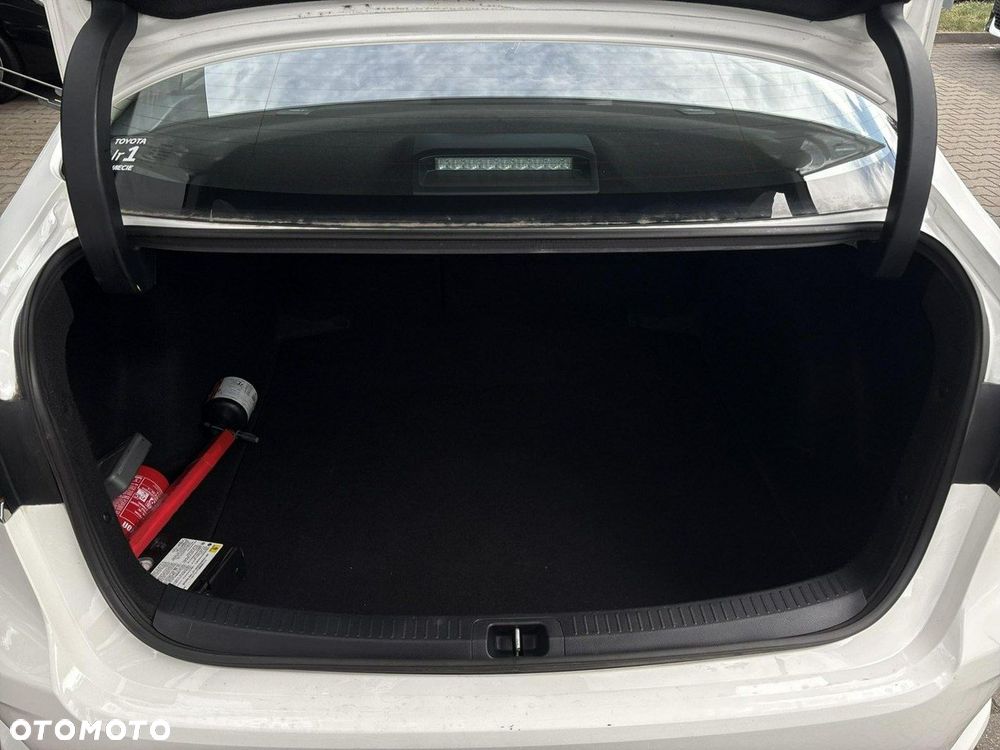 Toyota Corolla 1.8 Hybrid Comfort - 12