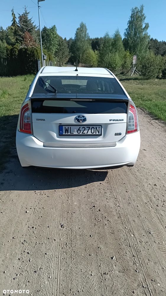 Toyota Prius (Hybrid) - 3
