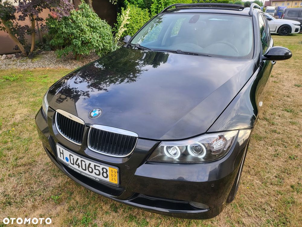 BMW Seria 3 318i Touring - 25