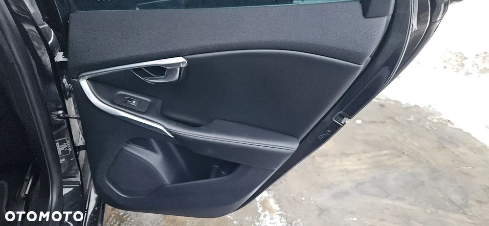 VOLVO V40 II 12 - 16 D4204T14 - OSLONA PRZECIWSLONECZNA LEWA PRAWA - 24