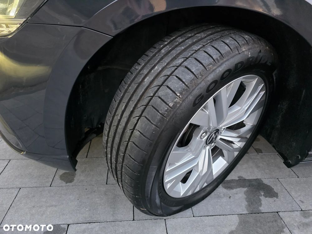 Volkswagen Passat - 31