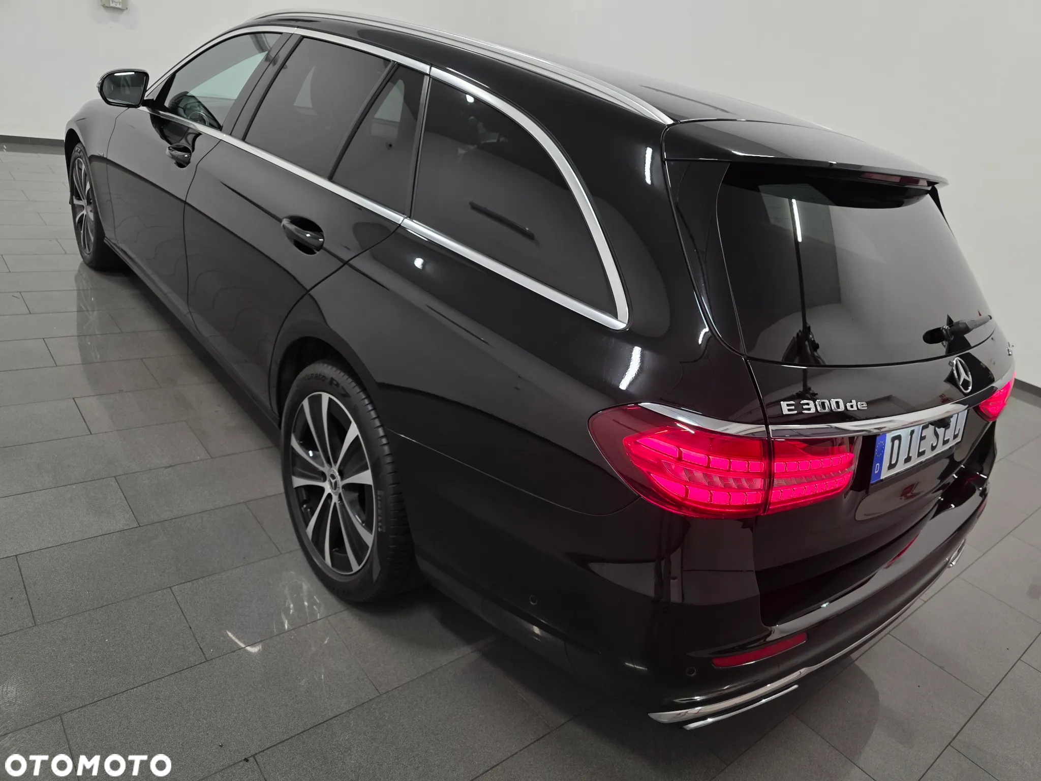 Mercedes-Benz Klasa E 220 d 4Matic 9G-TRONIC AMG Line - 5
