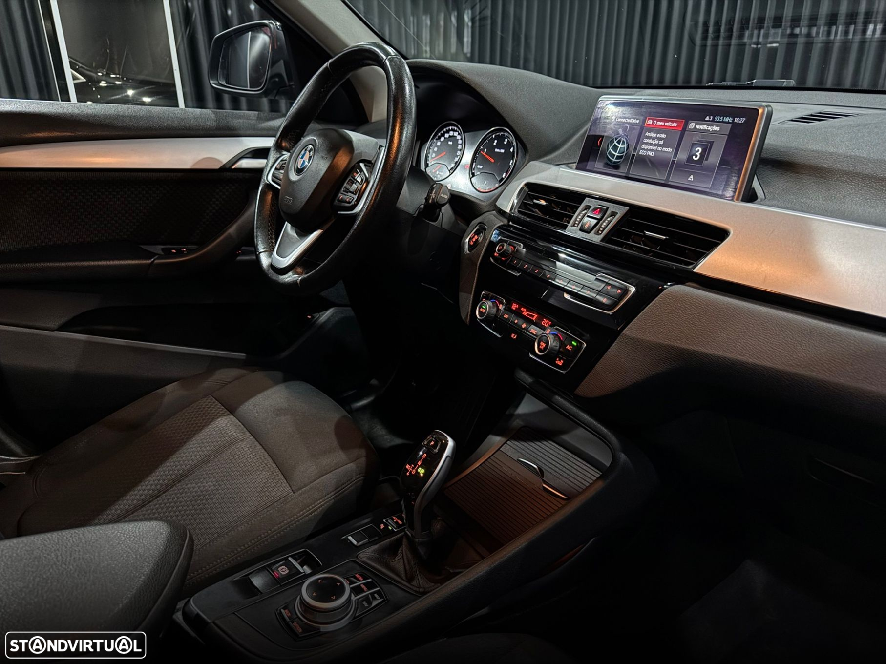 BMW X1 18 d sDrive Auto Line Sport - 33