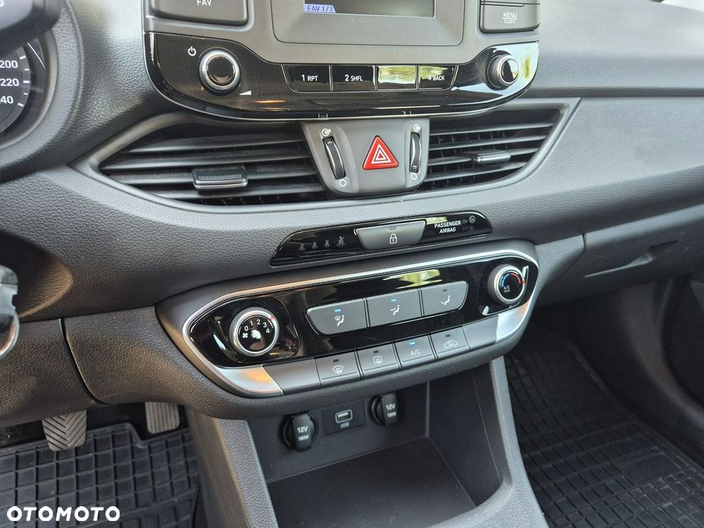 Hyundai i30 1.6 D Classic + - 25