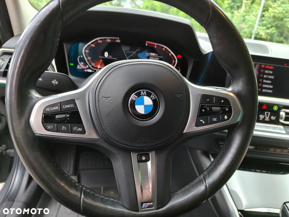 BMW Seria 3 320d xDrive - 27