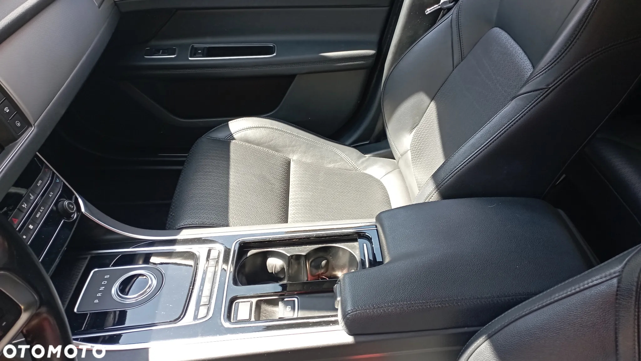 Jaguar XF 2.0 i4D AWD Prestige - 19