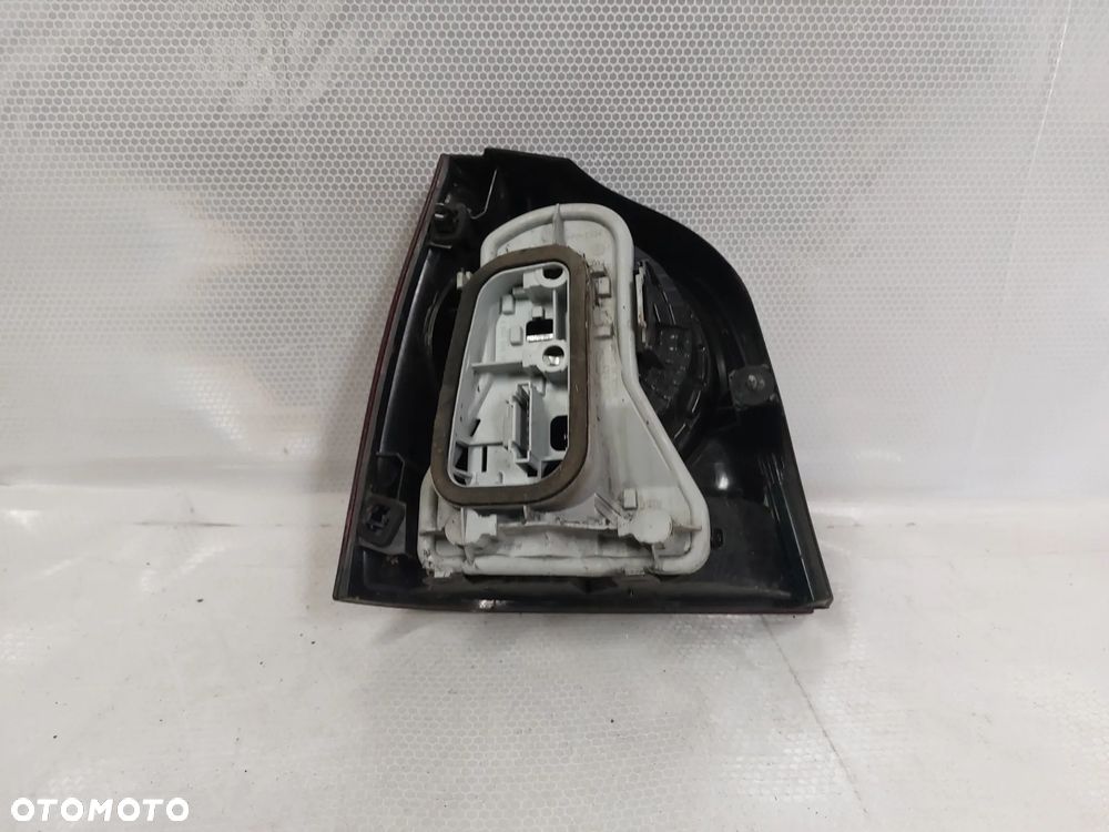 .  LAMPA TYL TYLNA PRAWA VOLKSWAGEN POLO 9N3 LIFT - 4