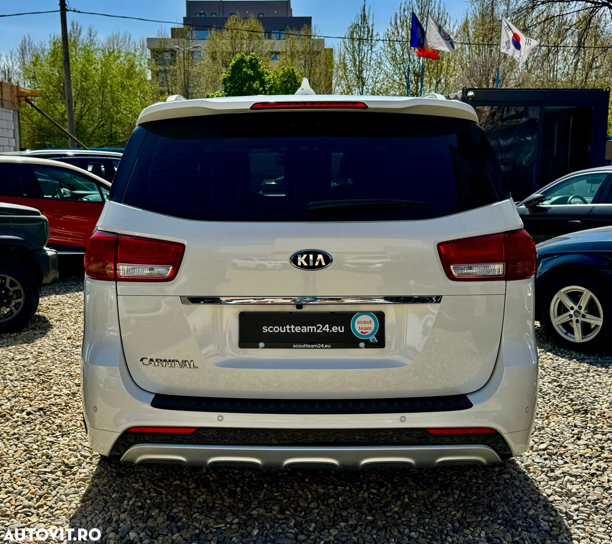 Kia Carnival - 13