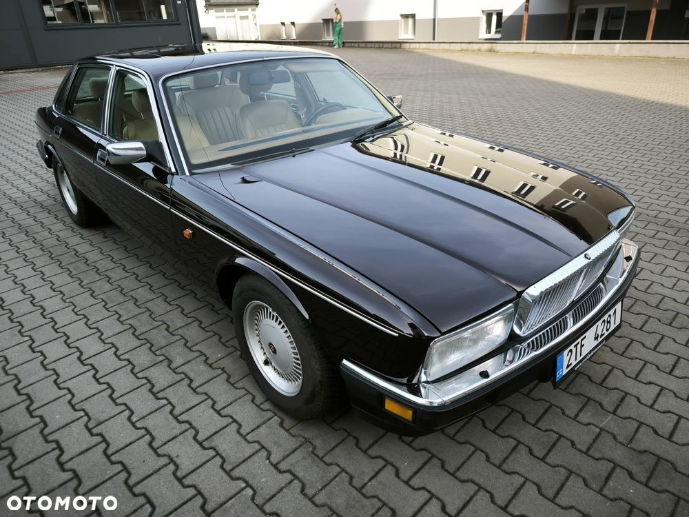 Jaguar Daimler Double Six - 3