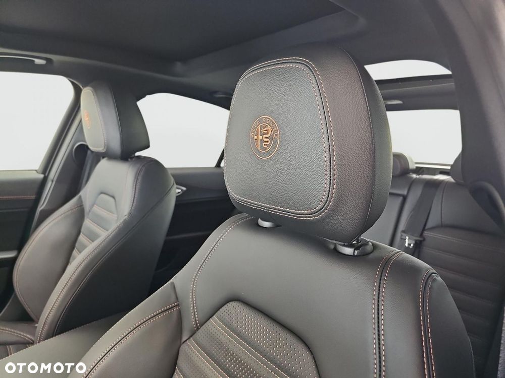 Alfa Romeo Giulia 2.0 Turbo Intensa Q4 - 12