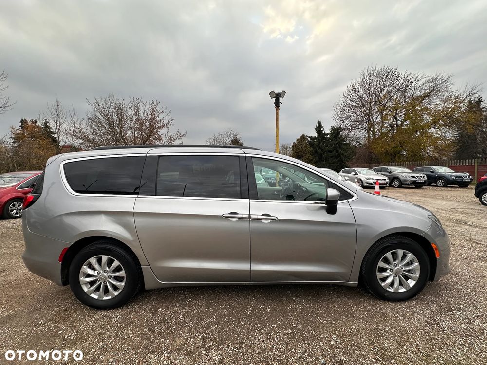 Chrysler Pacifica - 7