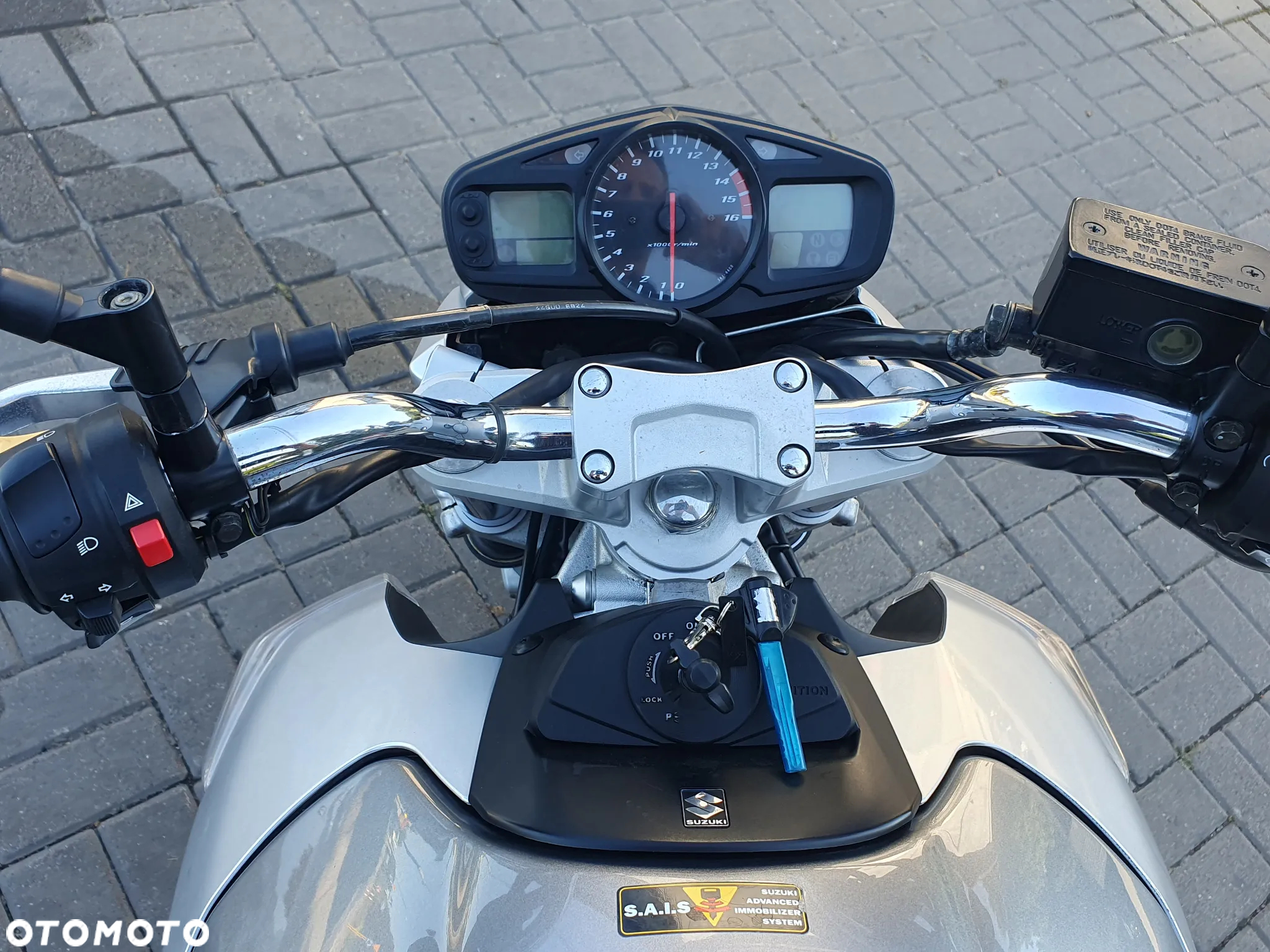 Suzuki GSR - 18