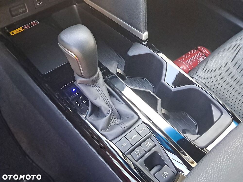 Toyota Camry - 25