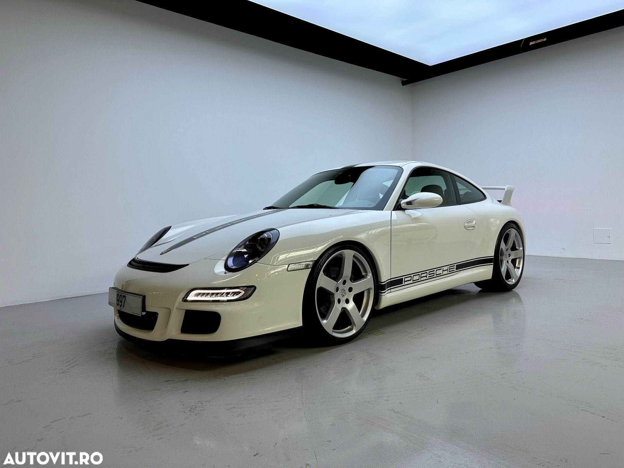 Porsche 911 Carrera - 1
