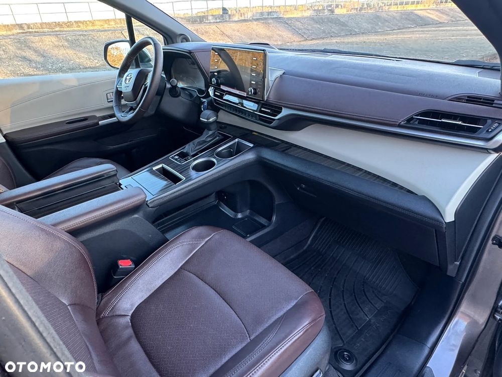 Toyota Sienna - 26
