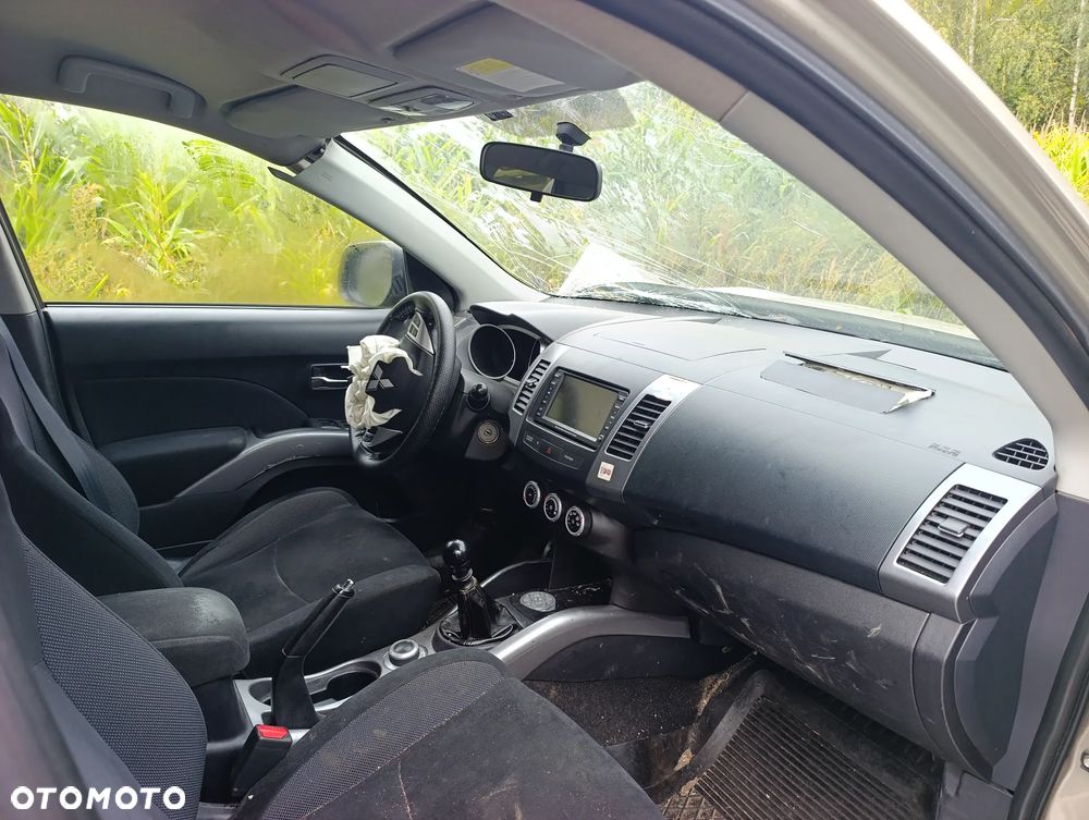 Mitsubishi Outlander - 9