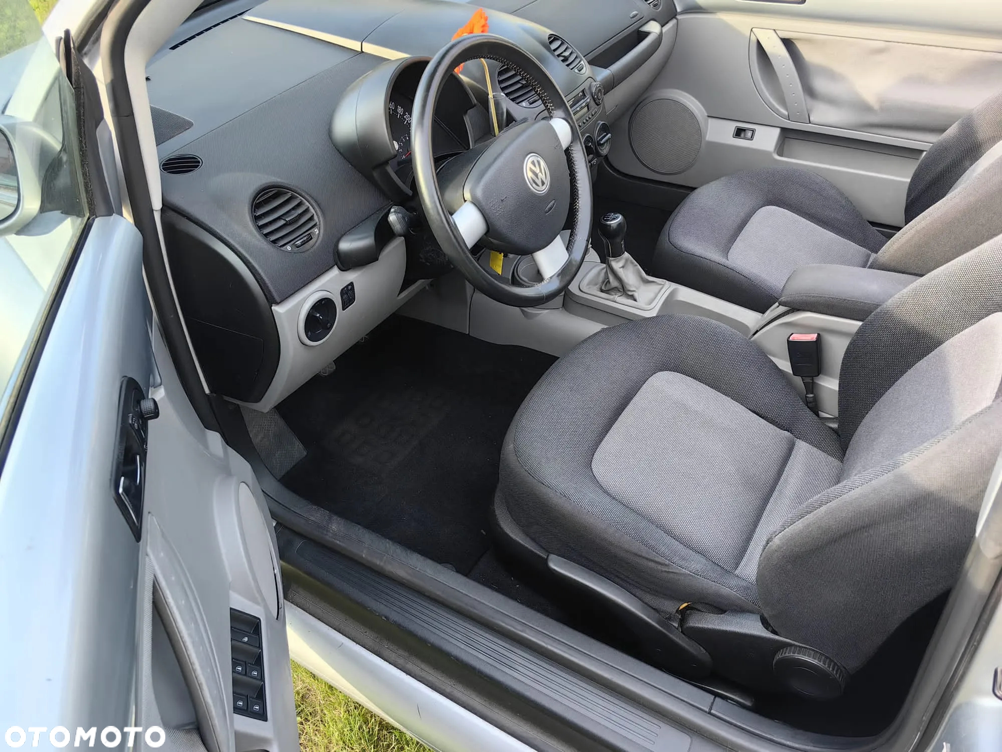 Volkswagen New Beetle - 12