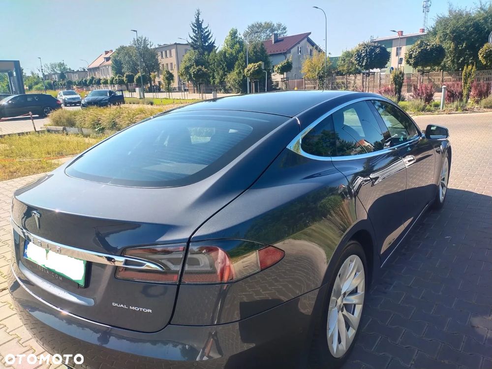Tesla Model S - 5