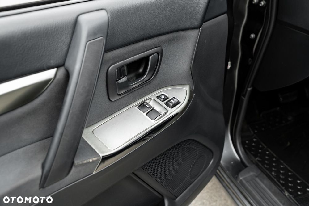 Mitsubishi Pajero 3.2 DI-D Automatik Final Edition - 19