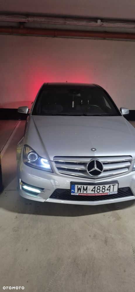Mercedes-Benz Klasa C 180 CGI BlueEff Avantgarde - 29