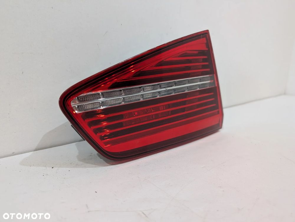 VW PASSAT B8 SEDAN LAMPA TYŁ  W KLAPE LEWA 3G5945307D EUROPA - 4
