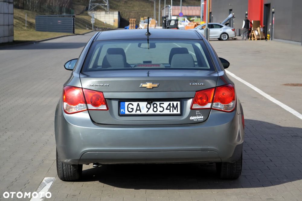 Chevrolet Cruze 1.6 Base - 31