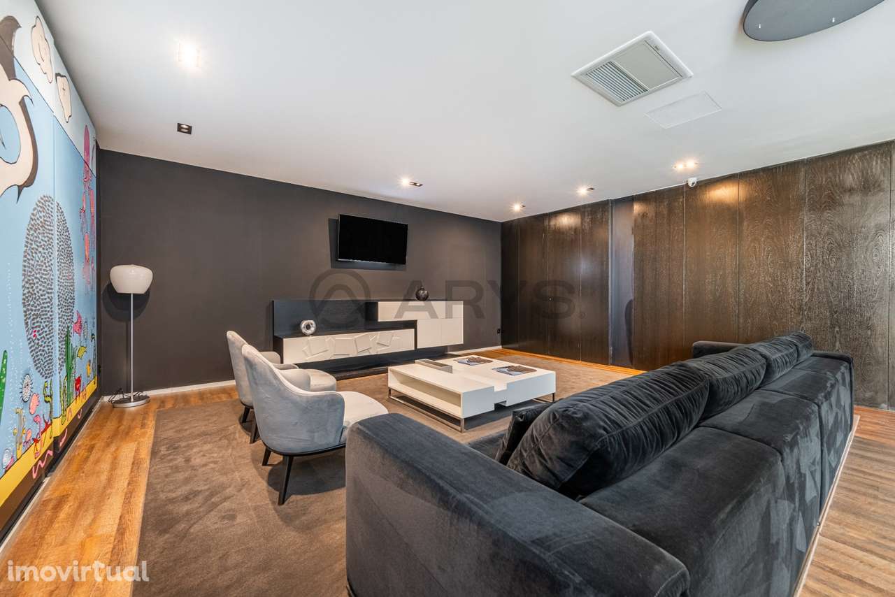 Escritório com armazém/pavilhão - Grande imagem: 3/13