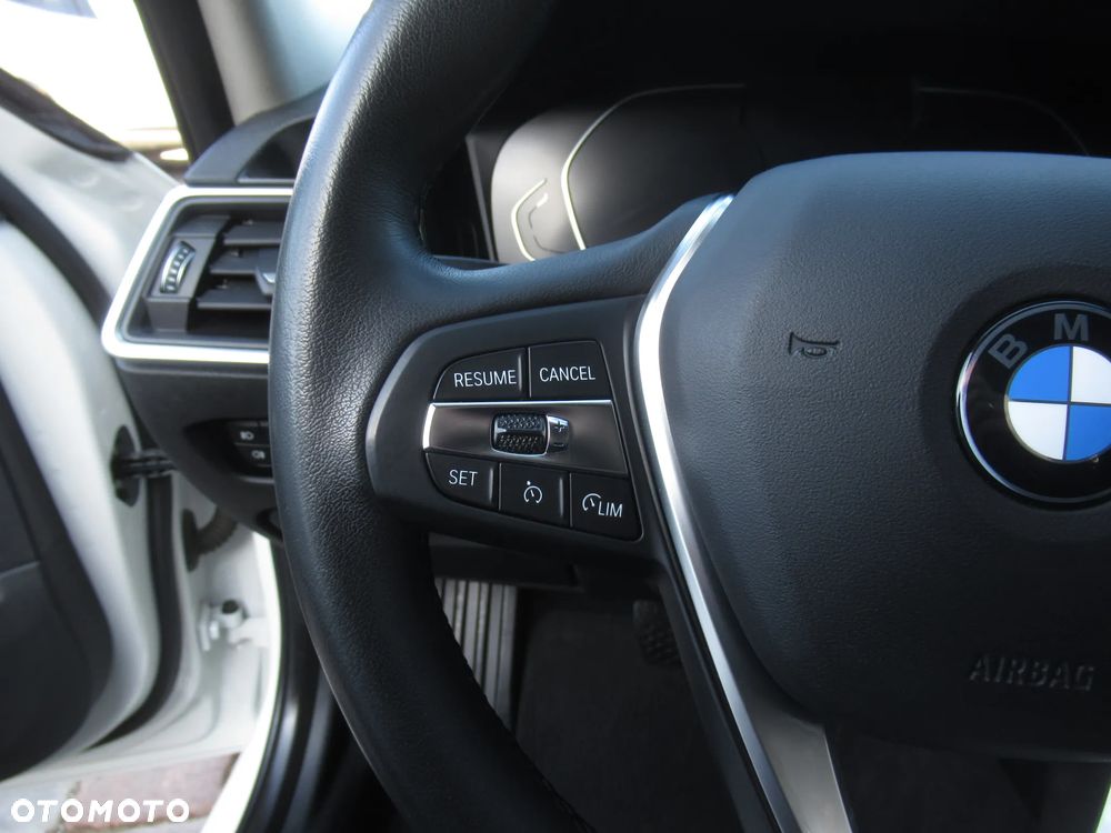 BMW Seria 3 318i Sport Line - 12