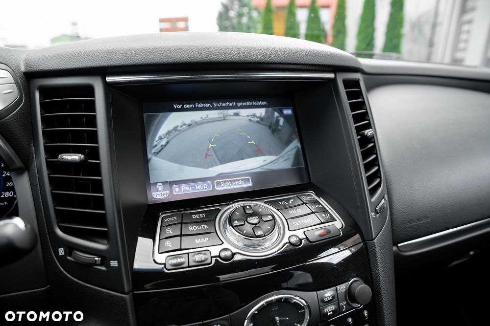 Infiniti QX70 3.0d S - 32