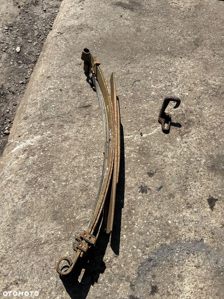 Resor tylny Nissan Navara d22 d21 2.5